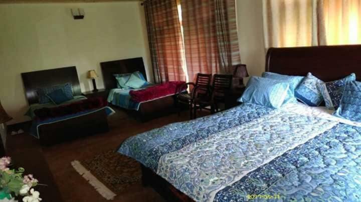 Embassy Villa Suites Karimabad  ภายนอก รูปภาพ