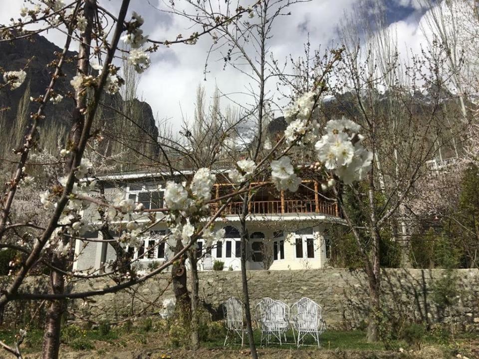 Embassy Villa Suites Karimabad  ภายนอก รูปภาพ