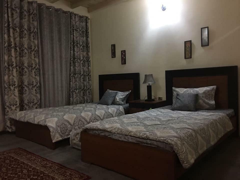 Embassy Villa Suites Karimabad  ภายนอก รูปภาพ