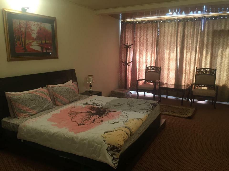 Embassy Villa Suites Karimabad  ภายนอก รูปภาพ