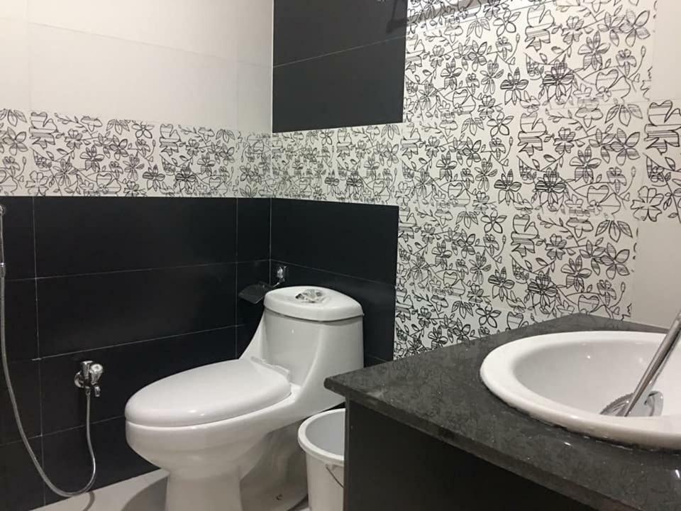 Embassy Villa Suites Karimabad  ภายนอก รูปภาพ